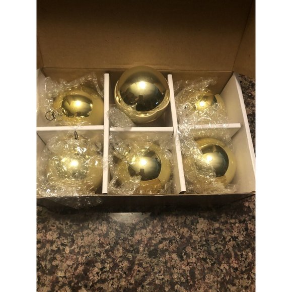 6 Christmas Ornaments - Picture 1 of 8